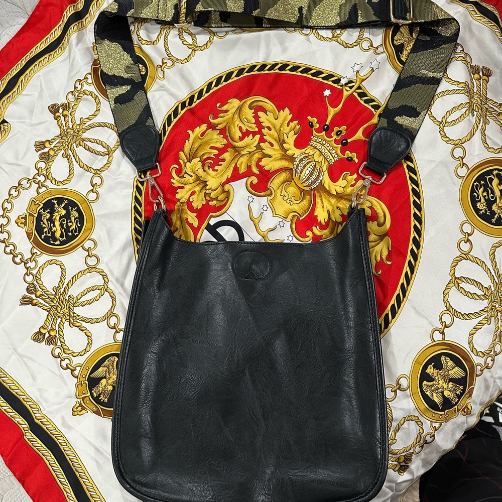 Elegant Black Leather Messenger Bag
